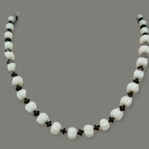 Vintage Czech Bohemian 1920s Art Deco Uranium Glass Bead Necklace - Picture 2 of 12